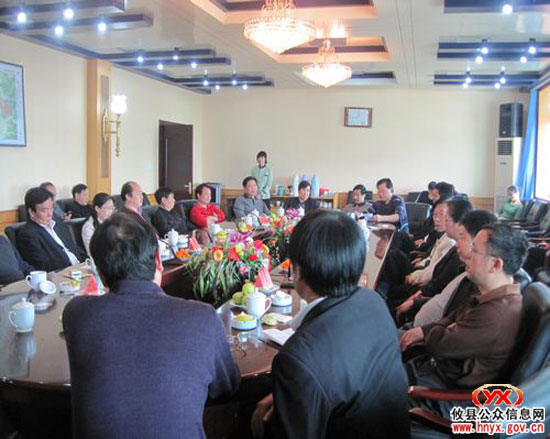 迎“五一”：攸县召开劳模代表座谈会