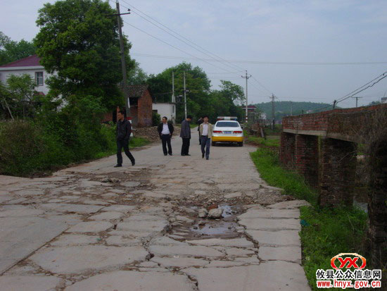 攸县交通局实地调查今年公路大修计划