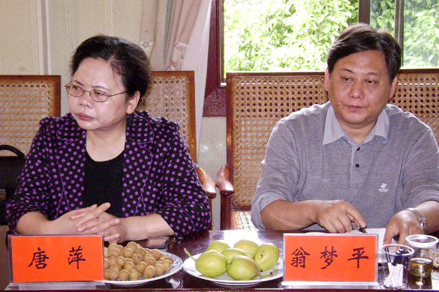 全省优化经济发展环境调研座谈会在我县召开
