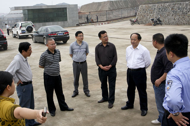 周建光督查校园安全，撑起一片校园安全蓝天