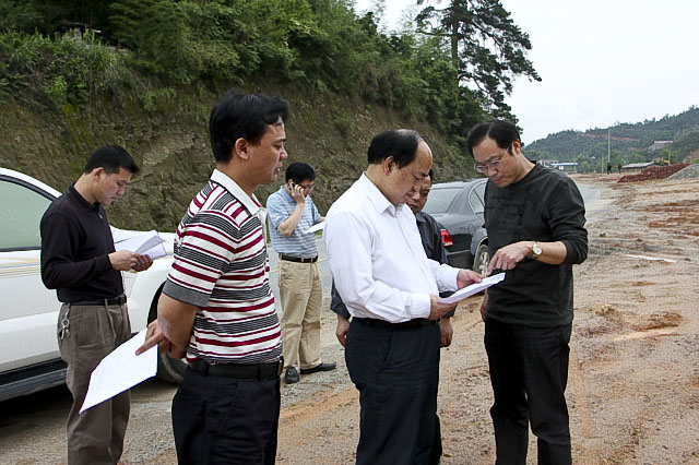 周建光到霞阳镇调研城镇提质及“一高一铁”征地拆迁和安置工作情况