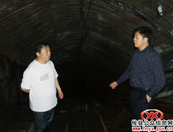 陈运发一行深入攸县东部山区察看煤矿受灾情况