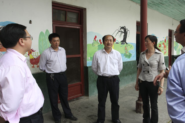 周建光督查校园安全，撑起一片校园安全蓝天