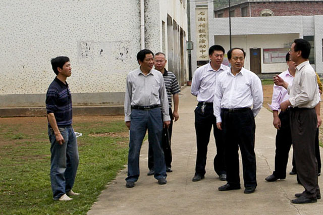 周建光督查校园安全，撑起一片校园安全蓝天