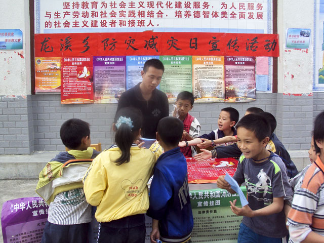 龙溪乡积极开展防灾减灾日宣传活动