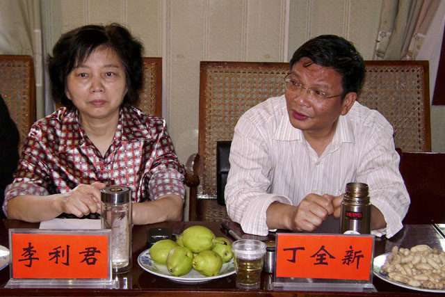 全省优化经济发展环境调研座谈会在我县召开