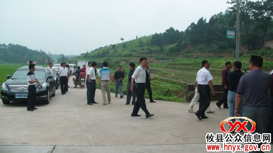 “洁净大行动”：上云桥镇组织镇村干部到丫江桥、槚山学习经验