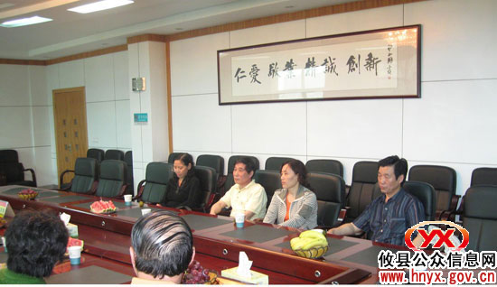 省医院管理协会理事长王蔚文一行到攸县调研