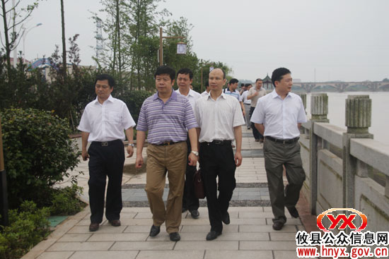 省委远教办肖佳林一行到攸县考察城乡建设情况