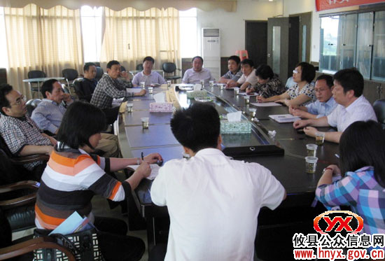 省食品药品监管局长张光荣一行到攸县视察城乡监管一体化建设