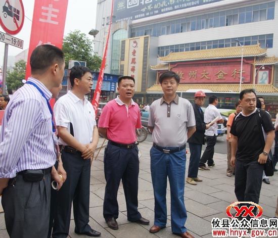 攸县今天集中组织开展“安全生产月主题咨询日”活动