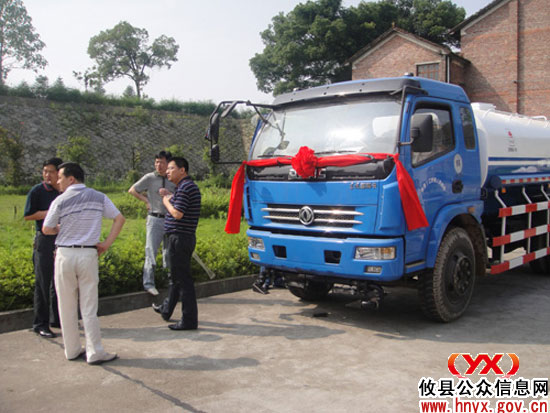 “洁净大行动”：攸县丫江桥镇购置一台洒水车