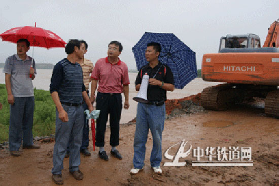 【外埠媒体话攸州】中铁二十三局集团一公司在醴茶高速攸县段建设中紧急抗洪