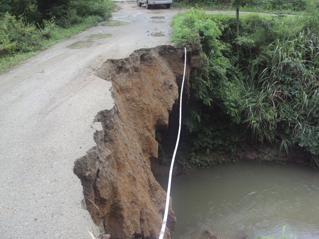 龙溪乡百年古桥遭强降雨摧毁