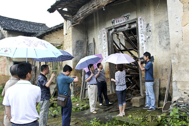市民政局到我县指导灾后重建工作