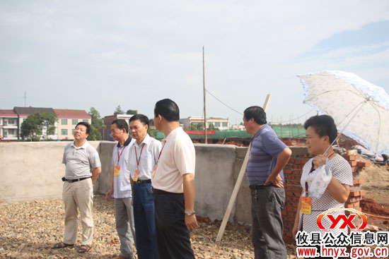 攸县人大常委会组织部分人大代表视察城建与管理工作