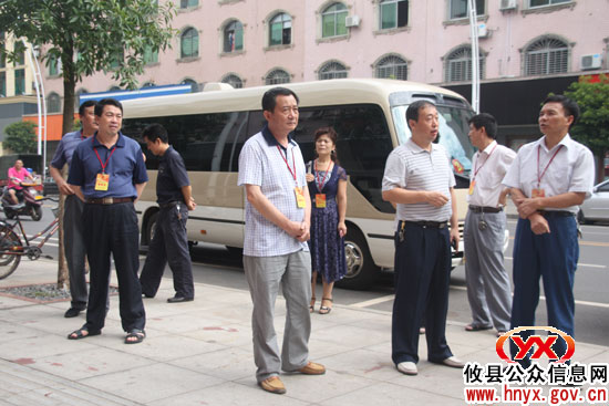 攸县人大常委会组织部分人大代表视察城建与管理工作