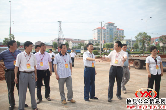 攸县人大常委会组织部分人大代表视察城建与管理工作