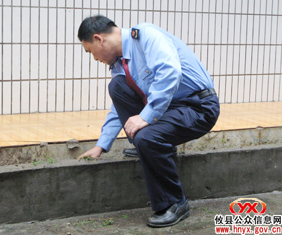 攸县工商局积极开展背街小巷卫生“共创共建”活动
