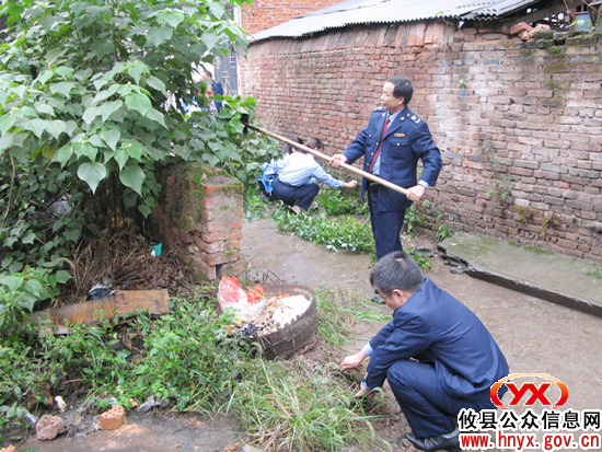 攸县工商局积极开展背街小巷卫生“共创共建”活动