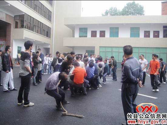 攸县交通局组织机关职工举行拔河比赛