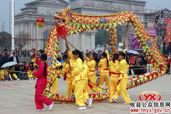 【文化艺术节掠影】舞龙灯，不再是“须眉”的“专利”