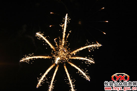 国庆假期：昨夜，攸县城区焰火观赏晚会绚丽多姿