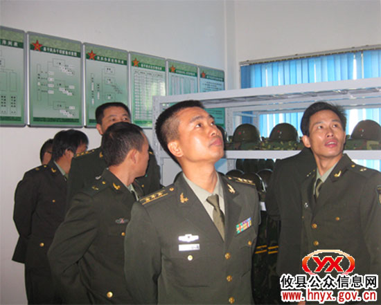 杨峥嵘一行在网岭镇考察基层武装建设工作