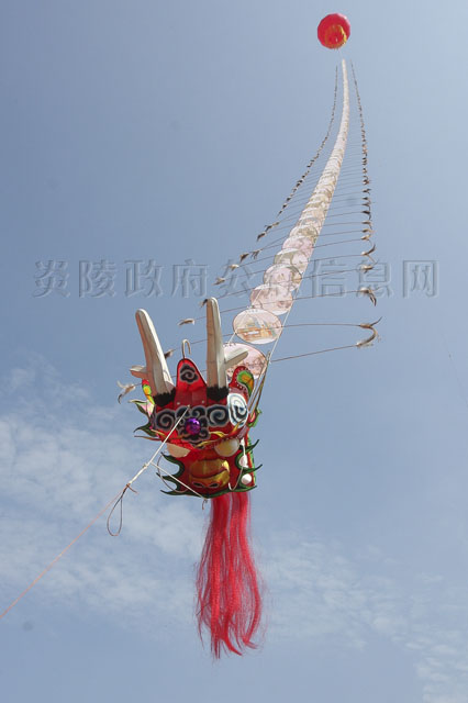 炎帝陵放飞99米“中华第一孝”风筝