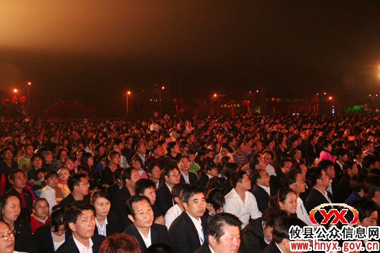 万人空巷 先睹为快，攸县首届广场文化艺术节隆重开幕