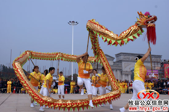 【文化艺术节掠影】舞龙灯，不再是“须眉”的“专利”