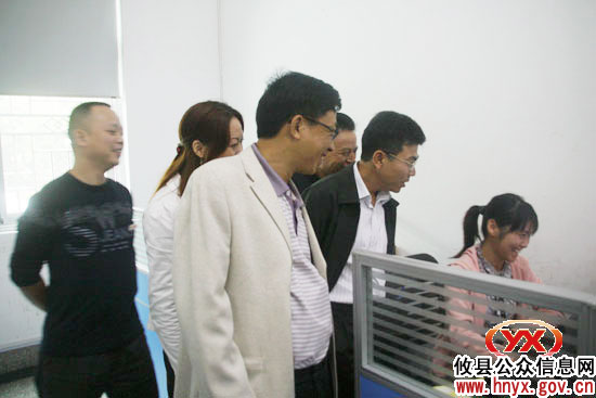 市考核组来攸县检查考核政务公开工作