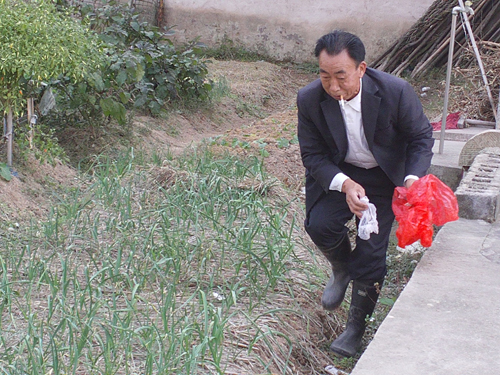 攸县丫江桥镇全面铺开清除卫生死角行动
