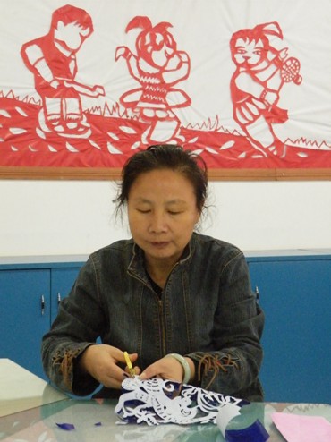 "百井剪刻纸艺术"市级非遗项目库申报完毕，目前正等待审核"过关"