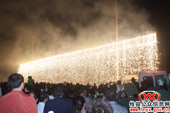 万人空巷 先睹为快，攸县首届广场文化艺术节隆重开幕