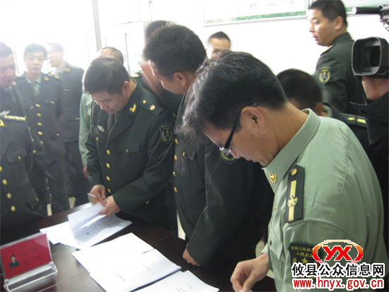 杨峥嵘一行在网岭镇考察基层武装建设工作