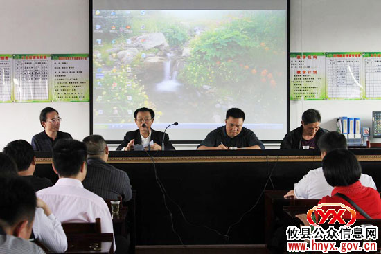 全县中青年村党支部书记及大学生村官到新市镇新联村参观