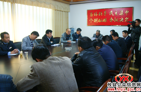 李能斌率国税、工商部门负责人与烟花爆竹企业主恳谈