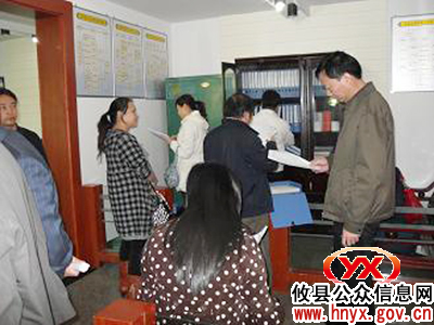省民政厅副厅长杨明波一行到攸县城关镇检查指导工作