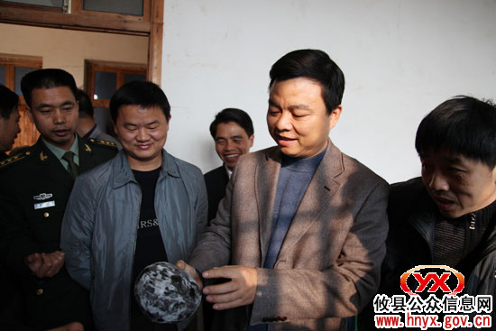 胡湘之在石羊塘调研时要求，发展要强化“三个意识”