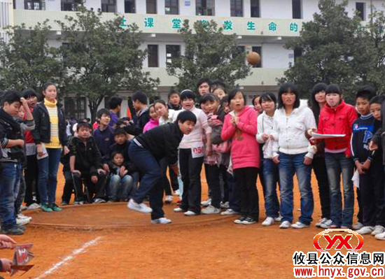 攸县网岭镇中小学秋季运动会昨天开幕
