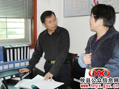 省民政厅副厅长杨明波一行到攸县城关镇检查指导工作