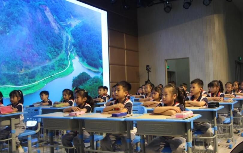 全市中小学教育教学信息化应用推广展示会在芦淞区何家坳枫溪学校举行