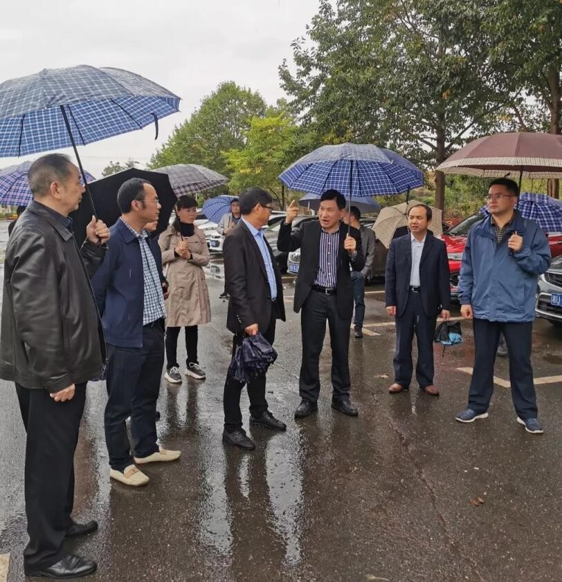 市教育局党委书记、局长吴安浩率队赴泸溪学习教育改革经验