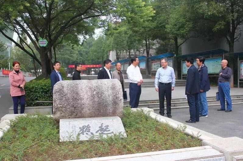 “不忘初心、牢记使命”主题教育省委指导组组长朱建纲一行前往市南方中学、市四中检查指导工作