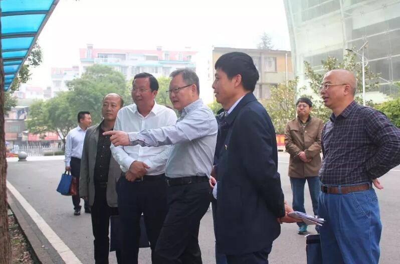 “不忘初心、牢记使命”主题教育省委指导组组长朱建纲一行前往市南方中学、市四中检查指导工作