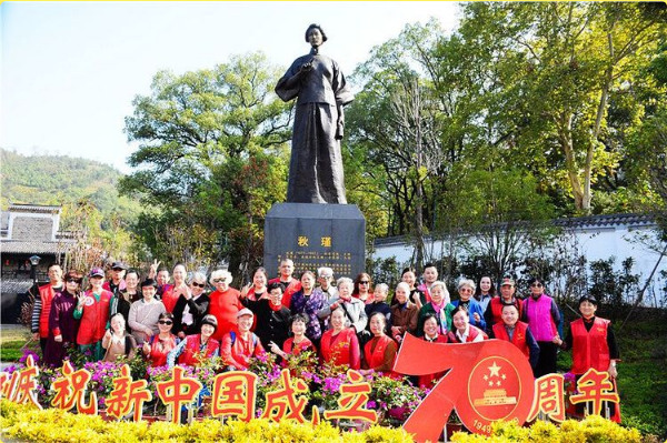 茨菇塘街道组织开展“关爱老人，银铃相伴”的主题活动