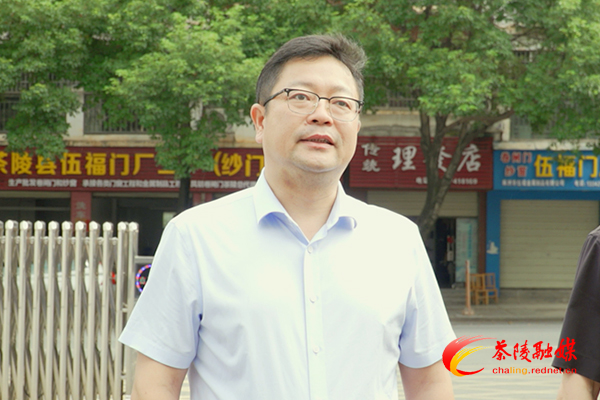 杨红兵走访慰问驻茶部队官兵和优抚对象