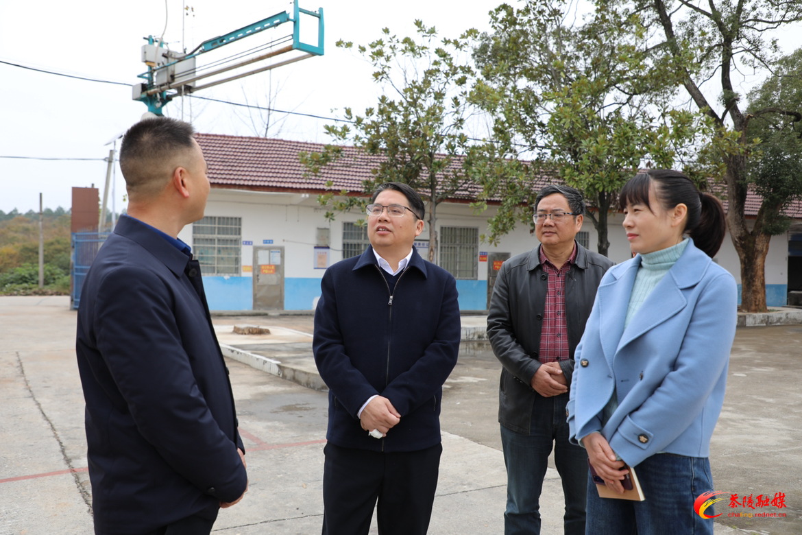 邓元连调研易地扶贫搬迁后续扶持和粮食储备等工作