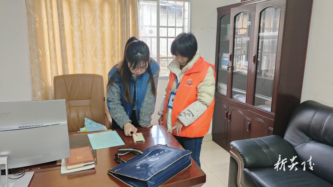 垄溪乡开展“五经普”入户正式普查